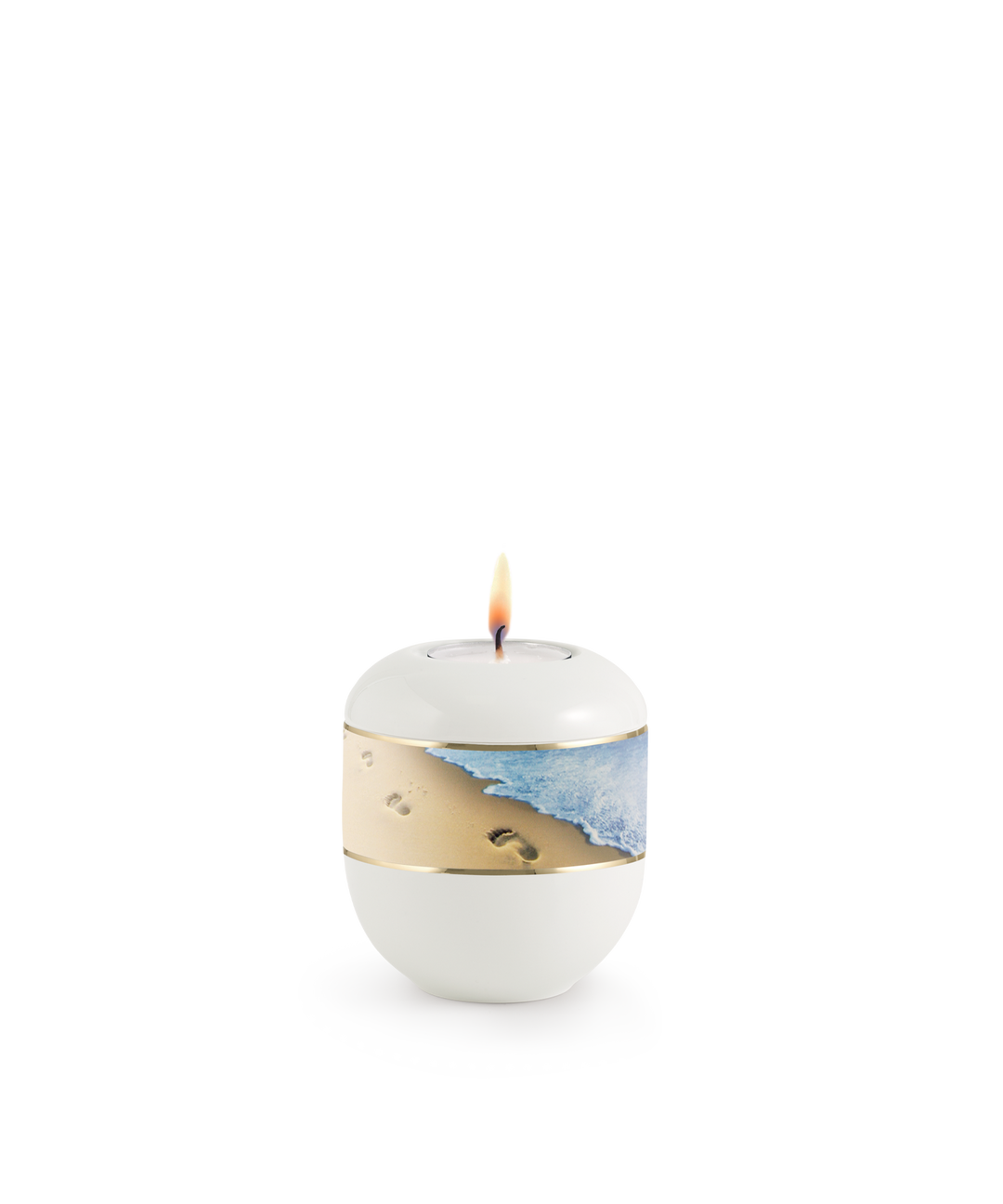 Gedenklicht für Verstorbene in Weiß mit Fußspuren im Sand, Porzellan, brennende Kerze, für Mensch und Tier.